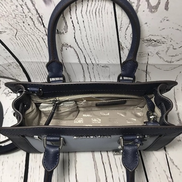 NWT Michael Kors Signature Small Dillon - Picture 4 of 8